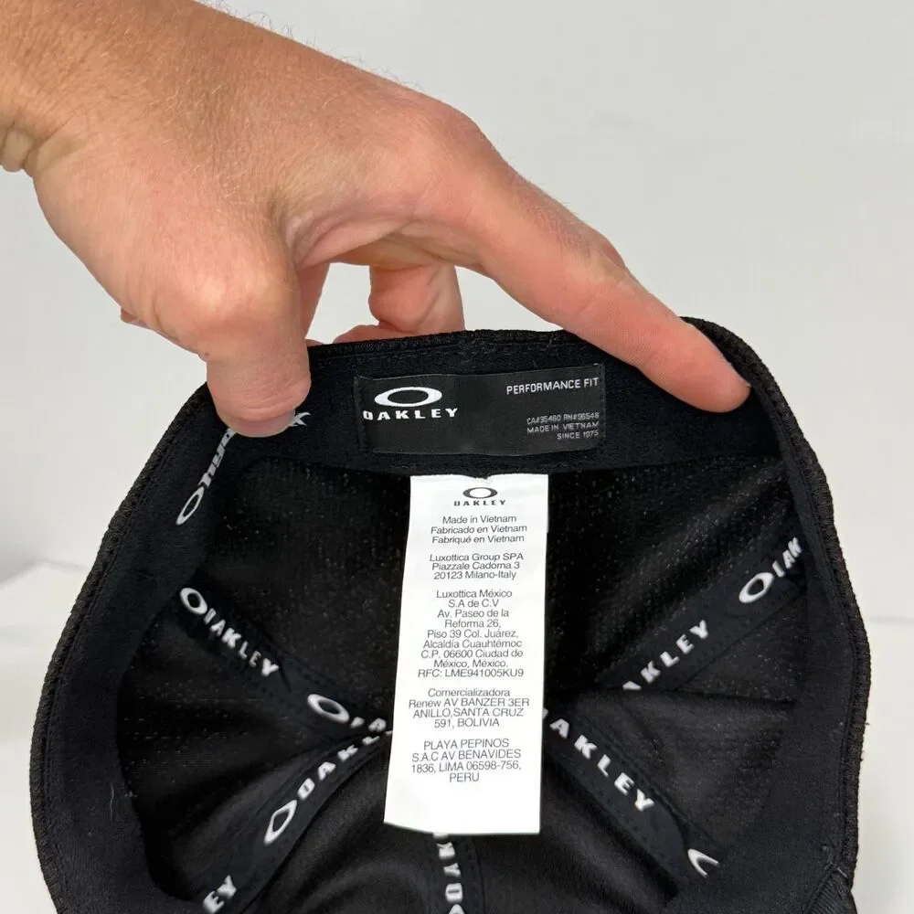 NWT Oakley Performance Fit Hat Black L/XL Stretch Golf Athletic Cap
